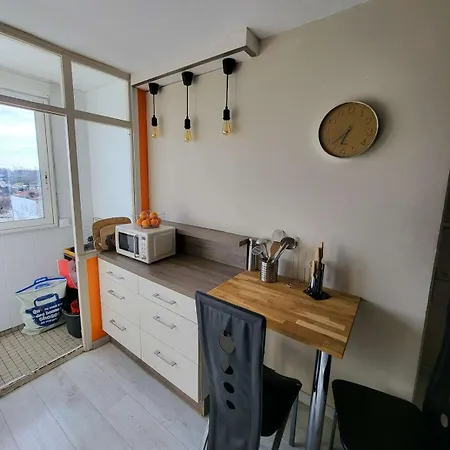 Private - Flat Share - Tram A - C3-4 *